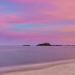 La spiaggia di Su Guventeddu a Pula con acque turchesi, situata di fronte al Sant'Efis Hotel
