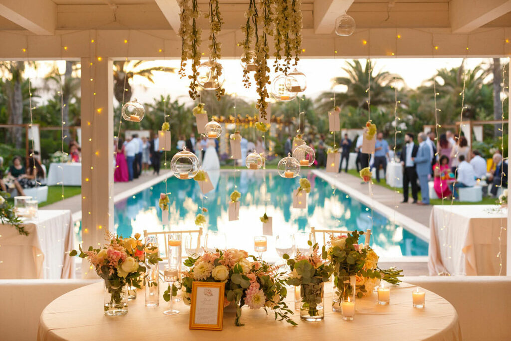 Allestimento per matrimoni ed eventi di lusso nel giardino del Sant'Efis Hotel a Pula