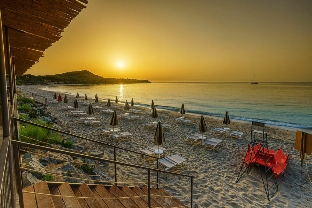 Strand Su Guventeddu kristallklares Wasser beim Sant'Efis Hotel Pula