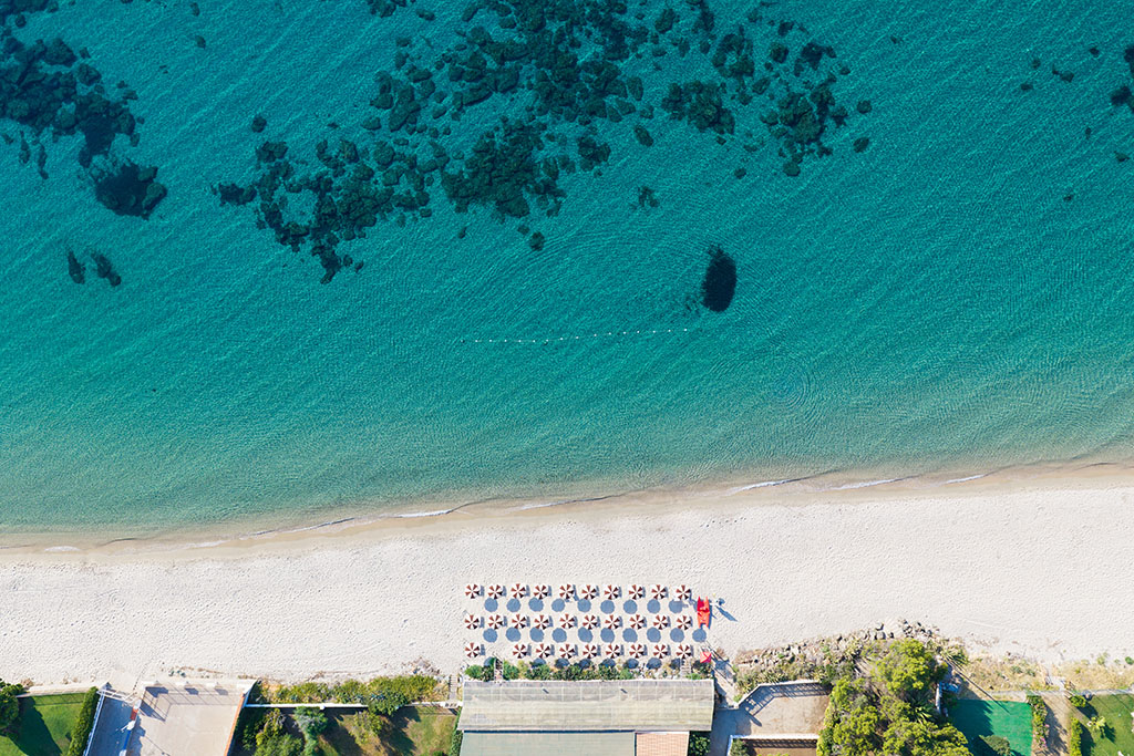 Spiaggia di Su Guventeddu a Pula: mare cristallino e accesso diretto dal Sant'Efis Hotel